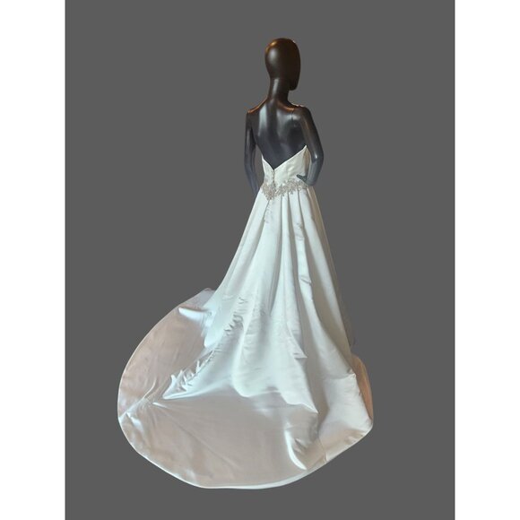 NWOT Ivory Satin A-Line Sweetheart Wedding Gown - Casablanca - Picture 9 of 11